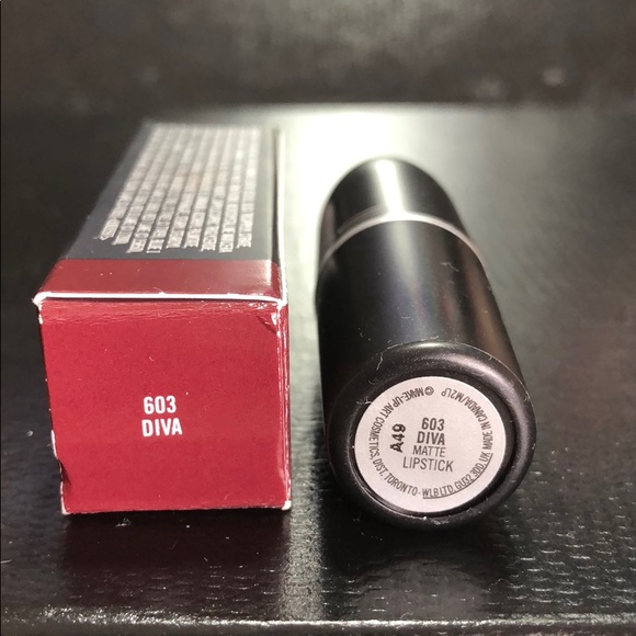 Brand New MAC matte lipstick - DIVA - Picture 4 of 5
